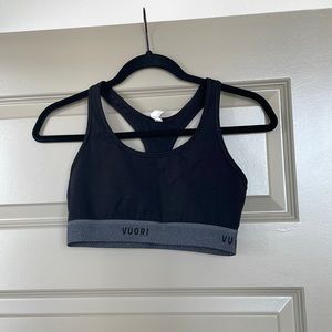 Vuori sports bra
